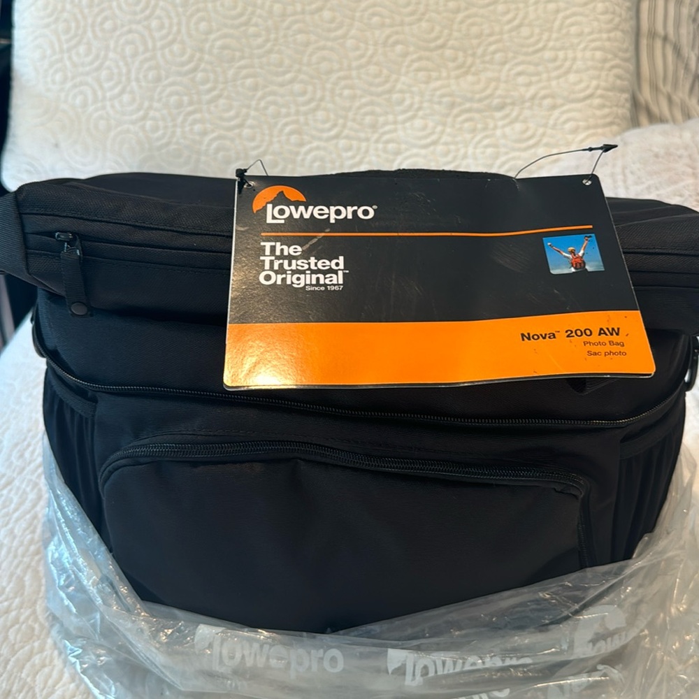 Lowepro Nova 200 AW Camera Bag